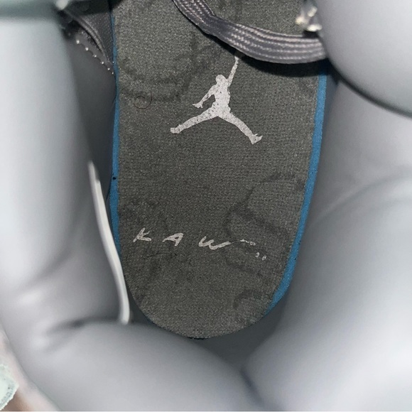 Kaws Jordan 4 retro taille 9 de couleur grise disponible - Picture 9 of 12